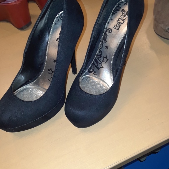 Shoes - Picture 2 of 2